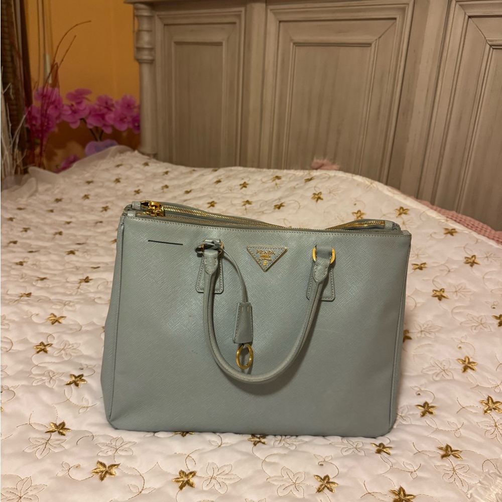 Beautiful Preloved Prada. Minimal Use. Clean Insi… - image 1